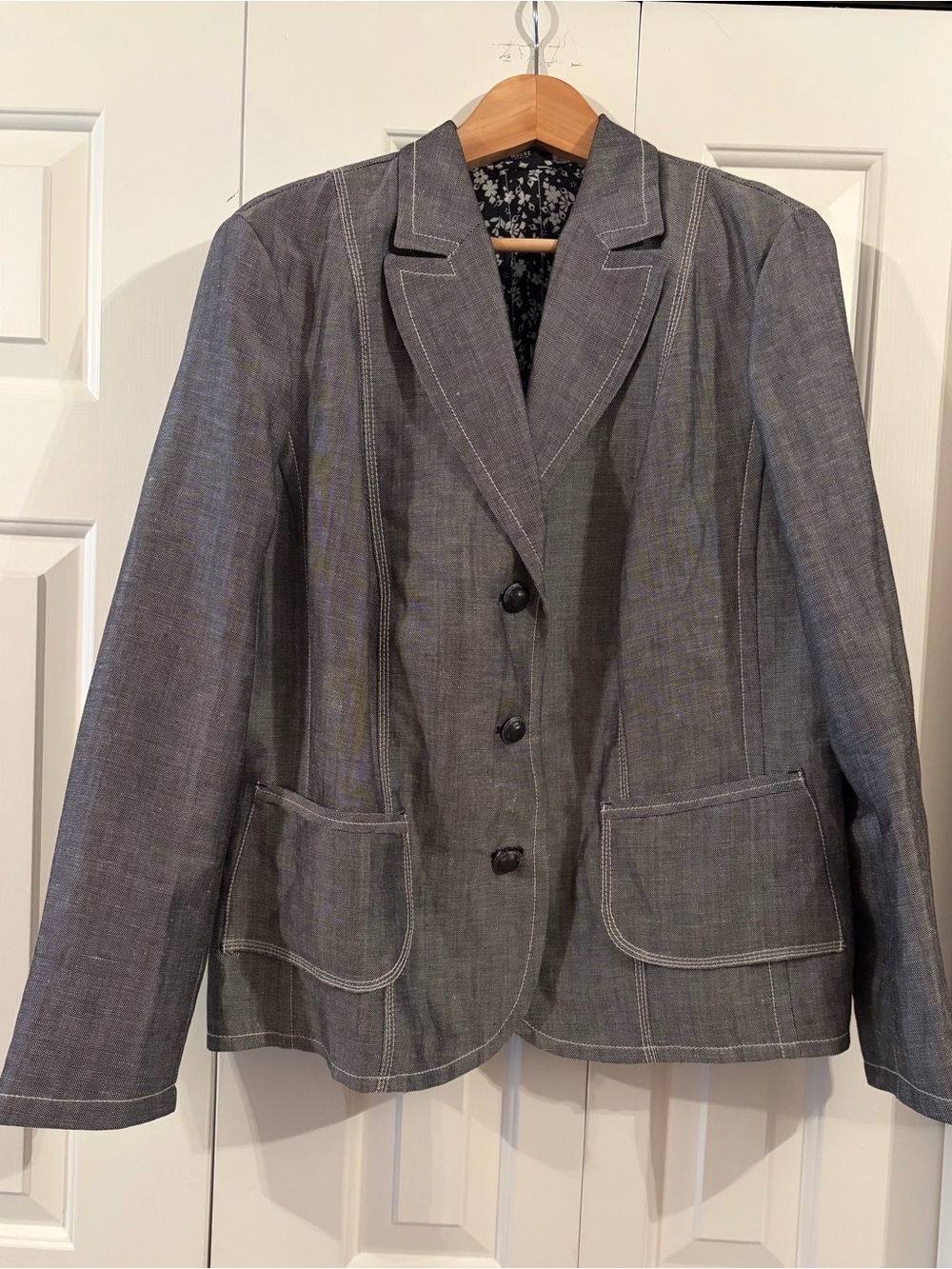 Classic Women's Gray Button-Front Blazer Jacket